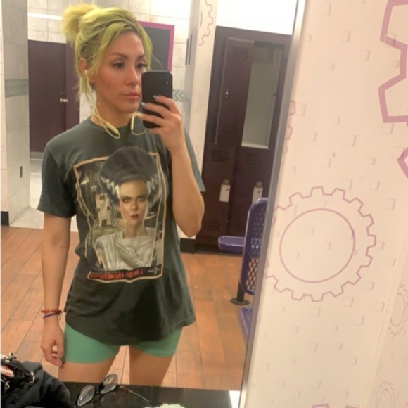 Meet your Posher, Vanessa - Picture 2 of 3